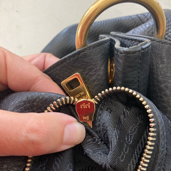 🖤Prada large black shoulder bag🖤 16x12 inches - Picture 9 of 11